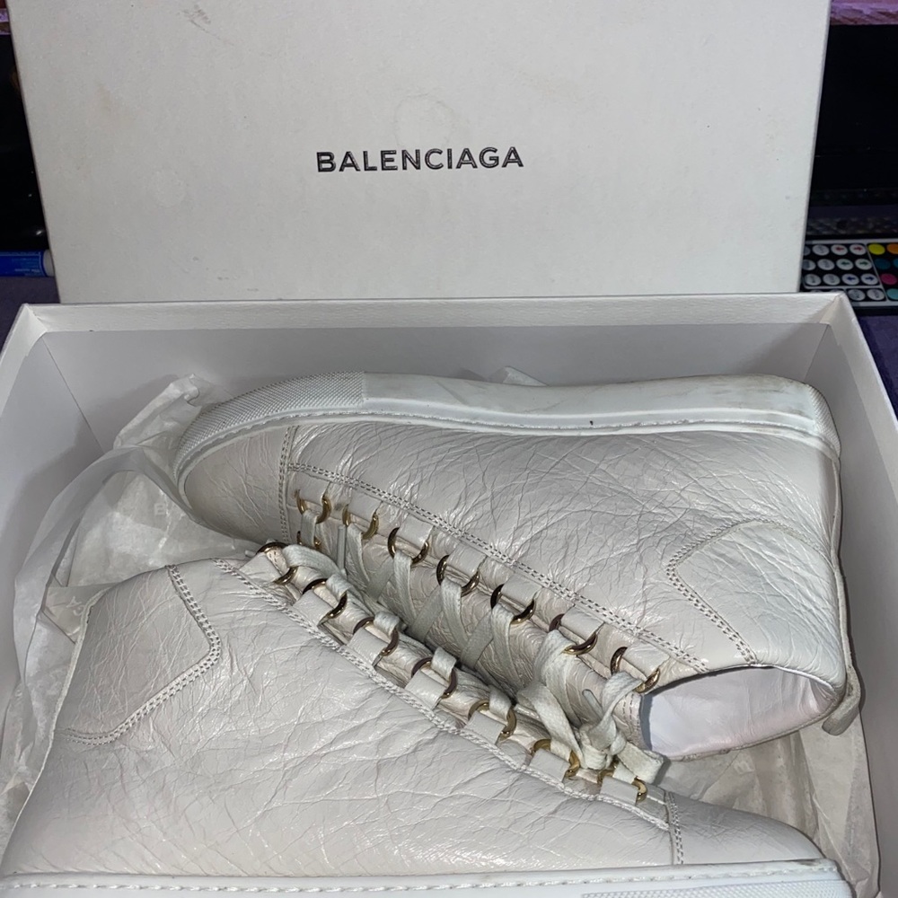 Balenciaga - Picture 4 of 6